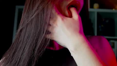 S online show from March 1, 8:24 pm