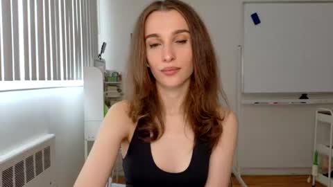 Babygirl Ivy online show from June 17, 10:59 pm