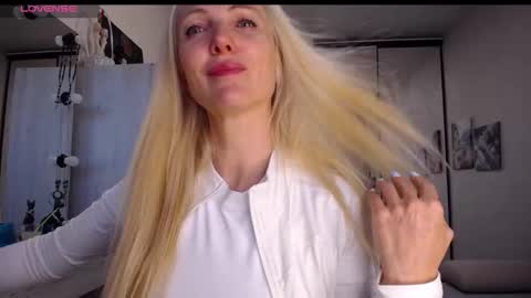 Monna online show from October 25, 2:06 pm