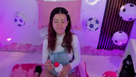 sofi_cuttie online show from June 18, 10:48 pm