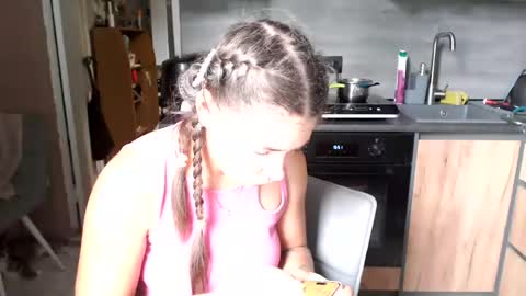 Sofi online show from July 4, 11:03 am