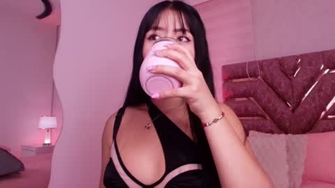 sofia gomes online show from June 25, 11:59 am