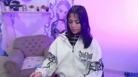 sofia_lara28 online show from July 28, 12:48 pm