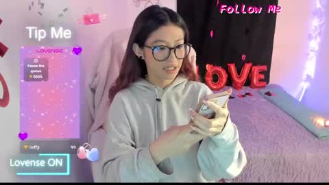 Sofia Thomson online show from February 19, 10:45 am