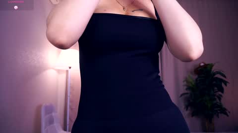 Snapshot of sofiabruno chatting on September 22, 6:28 am Hi My name is Sofia Welcome to my room Please thumbs up - its important online show from September 22, 6:28 am