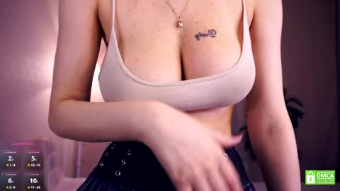 Snapshot of sofiabruno chatting on October 6, 6:53 am Hi My name is Sofia Welcome to my room Please thumbs up - its important online show from October 6, 6:53 am