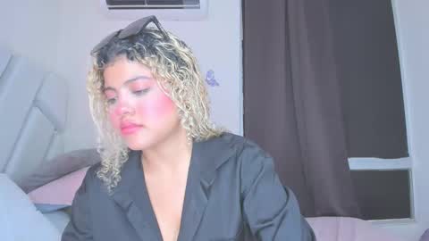 sofiacastillo01 online show from April 28, 9:30 pm