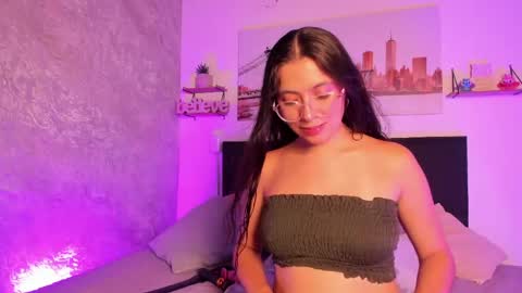 sofialujan_ online show from May 4, 11:55 pm