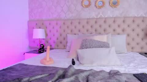 SofiaReyees online show from June 24, 2:13 pm