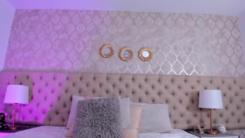 SofiaReyees online show from July 28, 6:20 pm