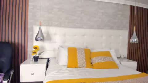 sofiathoompson online show from June 16, 8:46 pm