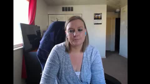 Snapshot of softerpeaches chatting on October 31, 7:36 pm Rose online show from October 31, 7:36 pm