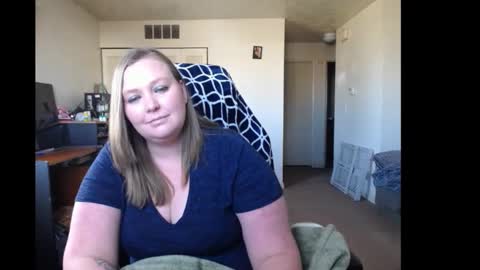 Snapshot of softerpeaches chatting on January 9, 8:55 pm Rose online show from January 9, 8:55 pm