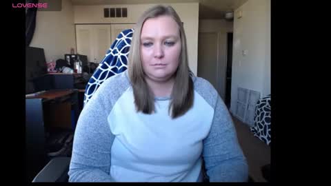 Snapshot of softerpeaches chatting on December 4, 7:50 pm Rose online show from December 4, 7:50 pm