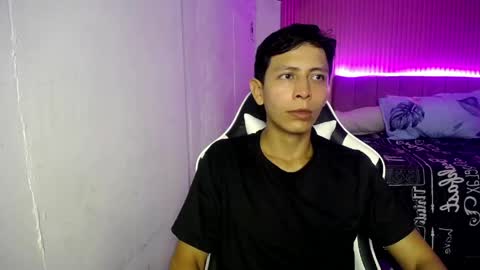 sonic_jess07 online show from May 1, 8:19 am