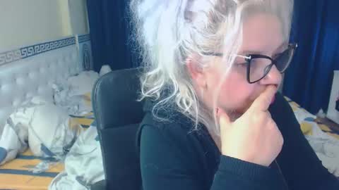 Snapshot of sonyamilf chatting on January 20, 5:48 pm Sonya online show from January 20, 5:48 pm