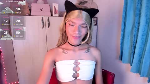 sophi lovely online show from November 15, 2:40 pm