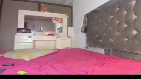 sophia_horny19 online show from December 18, 11:00 pm