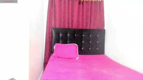 sophia_moons_ online show from February 20, 1:27 am