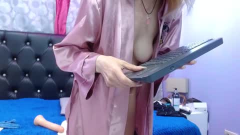     SOPHIA      online show from February 14, 12:09 am