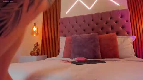 sophia_turneer online show from July 8, 7:23 am