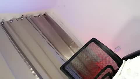 sophia_walker18 online show from April 29, 6:46 pm