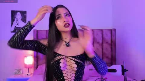 sophiaa_l online show from July 6, 4:42 pm