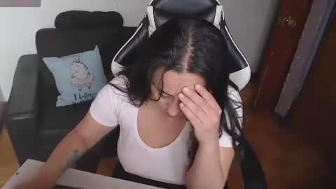 sophiaa_vega_ online show from June 12, 5:45 pm