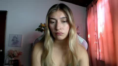 SophiaLee online show from April 26, 6:05 pm
