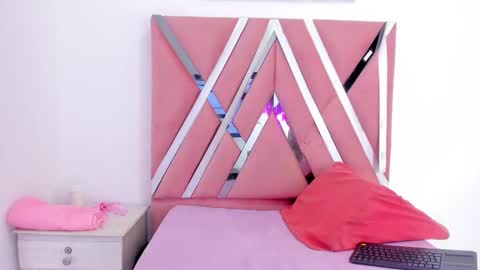 Sophia Salazar online show from September 14, 11:55 am