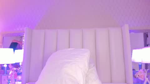 SophiaSmiths online show from July 16, 11:50 pm