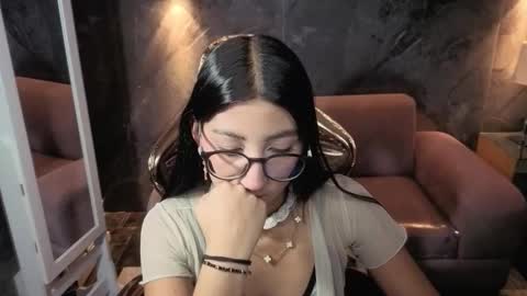 sophie_jones_b online show from February 11, 12:42 pm