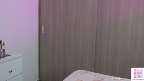 Sophie or Sof online show from November 8, 11:52 pm