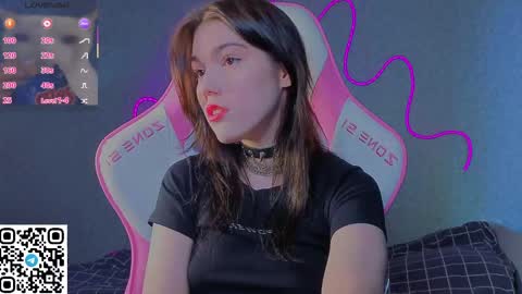 sophie_nomenal_ online show from April 22, 3:08 pm
