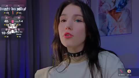 sophie_nomenal_ online show from November 18, 2:53 pm