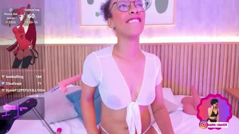 Snapshot of sophie_rojas chatting on September 26, 4:42 am sophie_rojas online show from September 26, 4:42 am