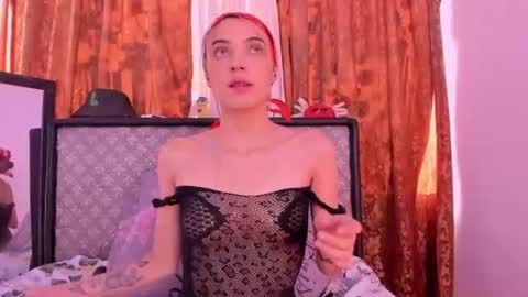 Sophie online show from June 13, 9:25 pm