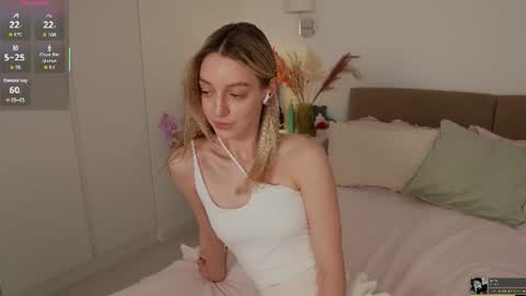 sophiebelll online show from June 19, 11:05 am