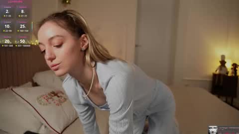 sophiebelll online show from December 14, 11:49 am