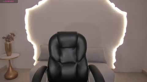 Sophie Houston online show from June 14, 2:35 am