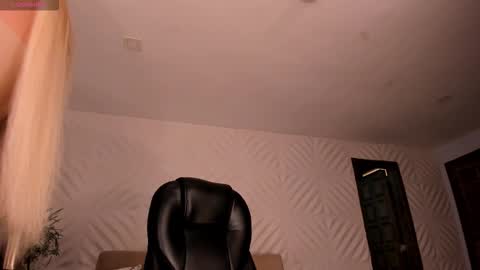 Sophie  Palmer online show from November 20, 11:09 am