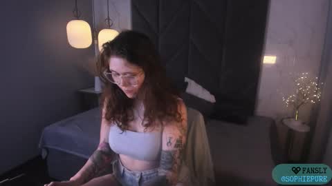 Snapshot of sophiepure chatting on October 14, 9:18 pm Sophie online show from October 14, 9:18 pm