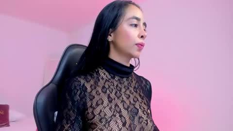 sophierooy online show from April 28, 2:43 pm