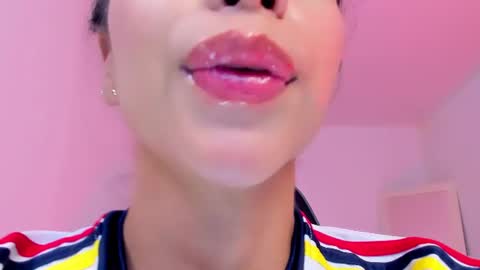 sophierooy online show from June 18, 5:13 am