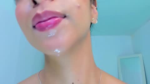 sophierooy online show from April 23, 2:51 pm