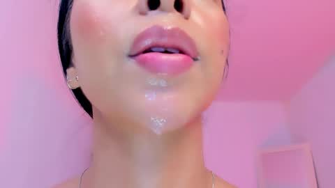 sophierooy online show from April 24, 3:14 pm
