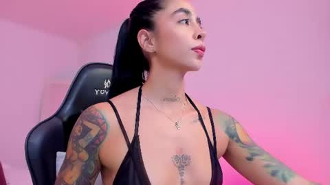 sophierooy online show from June 20, 1:01 am