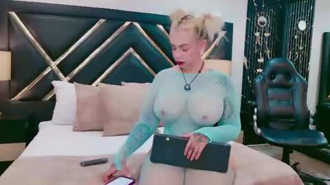 SophieWinslow online show from July 31, 12:39 pm