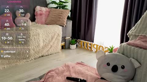 Sophie online show from April 9, 5:33 am