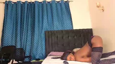 sophisticated_seline online show from July 30, 9:54 am